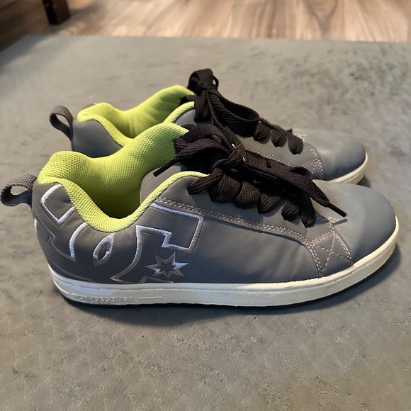 Men’s DC skate shoes. Size 9.5 - Picture 3 of 4